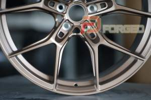 Moyeu de roue forgé léger, adapté aux modèles BMW, Cadillac, Audi, Mercedes-Benz, <span class=keywords><strong>Ferrari</strong></span> et autres. - Product Image 3
