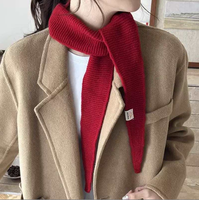 Écharpe en laine bouillie de luxe discret, bandana triangulaire minimaliste, cache-cou doux pour l'hiver, pour les marchés UE et Amérique du Nord