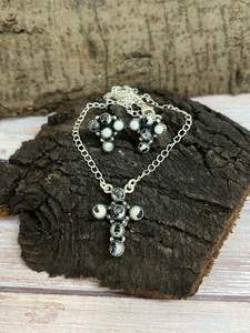 Collar con Cruz de Búfalo Blanco en Plata de Ley 925 Hecho a Mano con Juego de Aretes, Joyería para Mujer - Product Image 3