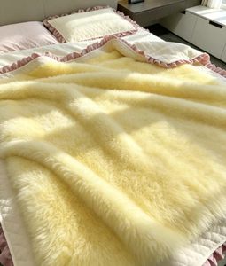 Manta <span class=keywords><strong>de</strong></span> Lana Real <span class=keywords><strong>de</strong></span> Pelo Largo Amarillo Claro Personalizada por el Fabricante, con Ribete <span class=keywords><strong>de</strong></span> <span class=keywords><strong>Volantes</strong></span> <span class=keywords><strong>de</strong></span> Lujo, para Cama Doble, Textil para el Hogar <span class=keywords><strong>de</strong></span> Invierno - Product Image 1