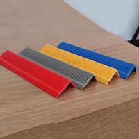 Profilé de nez de marche moderne en PVC et aluminium robuste, antidérapant, pour carrelage, marbre, escaliers en bois - Écologique et résistant à la corrosion