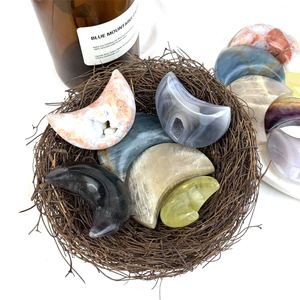 Pierre de cristal énergétique de haute qualité à bas prix, polie, matériaux mixtes, en forme de lune pour la décoration intérieure - Product Image 1