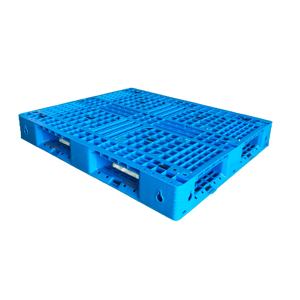 Paletas de Plástico Industriales Azules Reversibles de 4 Entradas, Perforadas, Antideslizantes y Duraderas para Apilamiento en Suelo - Product Image 1