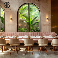 Ensemble de mobilier de restaurant moderne de luxe Ron Group : table carrée en velours blanc marbré et banquette en cuir