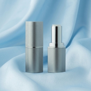 บรรจุภัณฑ์หลอดลิปสติกเปล่าสีเงินแบบบาง MOQ ต่ำ กล่องใส่ลิปสติก - Product Image 1