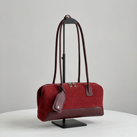 Tas Selempang Wanita Kulit Suede Retro Awet dengan Logo Custom, Resleting, Pegangan Panjang, Kulit Sapi, OEM ODM, Pasokan Langsung Pabrik