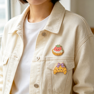 Set de Pins de Esmalte Duro Personalizados de Panadería Dulce: Tarta de Fresa, Croissant, Cartón de Leche, Insignias de Oro Rosa - Product Image 3