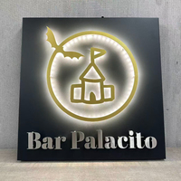Panneau lumineux LED rectangulaire en métal monochrome rétroéclairé pour publicité extérieure avec fixation murale