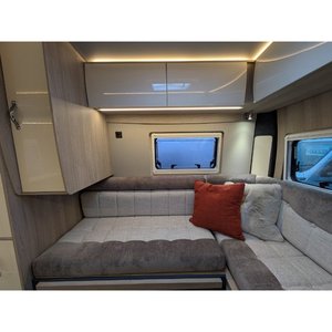 Camping-car automatique Wildax Europa XL 2026 avec caractéristiques réglables, 2 couchages pour 4-6 personnes, émission 5 - Product Image 5