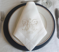Serviette de table en lin à double initiale, serviette de table en lin monogrammée entrelacée, serviette de table en lin personnalisée avec ourlet festonné