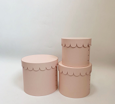 Scatola Vuota Circolare Monocolore per Fiori e Bouquet con Bordo Decorato a Forma di Abito da Principessa - Product Image 4