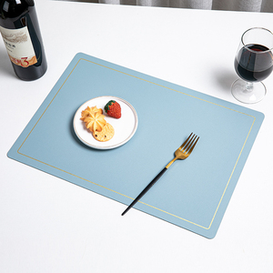 Mantel de Mesa de Cuero Moderno y Personalizable con Borde Dorado, Resistente al Agua, al Aceite y al Calor, Ecológico, con Embalaje Personalizado - Product Image 4