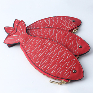 กระเป๋าใส่เหรียญรูปปลาคาร์พสีแดงแบบวินเทจขายส่ง พร้อมซิป PU  ใส่บัตร ใส่เครื่องประดับ ใส่เครื่องสำอาง - Product Image 4