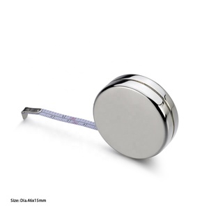 Ruban à mesurer rond avec logo personnalisé de 1 mètre de ruban à mesurer de poche en métal plaqué argent pour les marques mondiales et les cadeaux promotionnels - Product Image 3