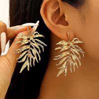 Boucles d'oreilles clous en alliage plaqué or - Feuille creuse 3D et texture éventail, style chic bohème pour femme