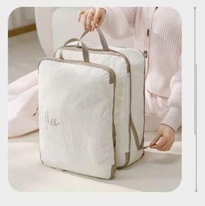 Ensemble de rangement de voyage portable personnalisé 5 pièces : Trousse de toilette et cubes de compression pour organiser les vêtements - Product Image 6