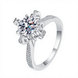 Bague de fiançailles de luxe en argent sterling S925 plaqué platine avec moissanite taille ovale et sertissage à griffes - Product Image 2