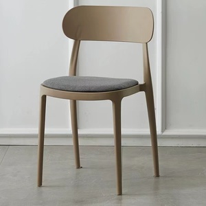 Silla de Diseño Moderno y Minimalista al por Mayor, Silla de Comedor de Plástico Colorida Apilable sin Brazos con Cojín de PP Simple para Cafetería, Parque, Hospital - Product Image 1