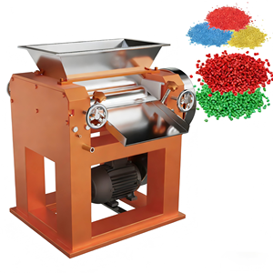 Petite machine à savon à trois rouleaux, compacte et peu encombrante, pour un façonnage rapide de la pâte sans particules et une mise en forme facile, idéale pour les petites ateliers de savon artisanal. - Product Image 1