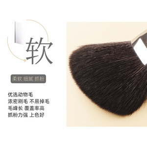 Set de 7 Brochas de Maquillaje de Pelo Animal con Mango de Madera, Cerdas Naturales para Base, Difuminado, Sombra de Ojos e Iluminador - Product Image 4