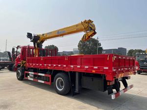 Grue montée sur camion Dongfeng XC MG de 10 tonnes, grue de levage hydraulique, adaptée au levage dans le secteur de la construction et du paysage. - Product Image 5