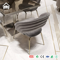 Table à manger ronde haut de gamme avec chaises, plateau en marbre et plateau tournant en verre fumé – Solution de mobilier de luxe sur mesure tout-en-un pour restaurants