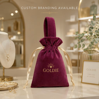 Sac fourre-tout de luxe en velours imprimé sur mesure avec logo en relief et fermeture à cordon pour cadeaux de mariage