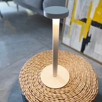 Lampe de table LED sans fil au design nordique moderne, base en fer pour extérieur, lampe de bureau avec batterie rechargeable, pratique pour la lecture