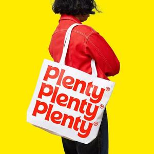 Elegante Bolso Tote de 17 Pulgadas con Estampado Floral Vibrante, Tu Compañero Perfecto para el Mercado de Agricultores y el <span class=keywords><strong>Brunch</strong></span> - Product Image 3