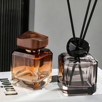 Diffuseur de parfum professionnel en verre écologique de 150 ml, bouteille transparente à dégradé de couleur, forme carrée plate en spirale