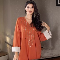 Nouvelle robe arabe décontractée en polyester à col en V, coupe régulière, ornée de strass cousus à la main, longueur cheville # Abaya, Kaftan, Tunique, Robe, Kimono