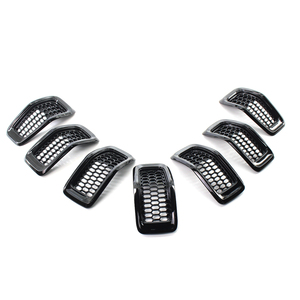 Griglia Anteriore per Cofano Jeep <span class=keywords><strong>Cherokee</strong></span> 2014-18, Nera/Cromata/Grigia, Rete a Nido d'Ape 68303626AA 68303626AB - Product Image 5