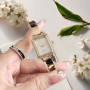 Reloj de Cuarzo para Hombre con Caja de Aleación de 40 mm, Correa de Silicona y Diseño de Dibujos Animados - Product Image 1