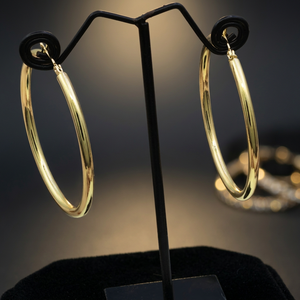 Vente en gros de boucles d'oreilles créoles plaquées or 14K 18K 24K, boucles d'oreilles classiques, boucles d'oreilles créoles à la mode, bijoux en laiton rempli d'or Oro Joyeria. - Product Image 3