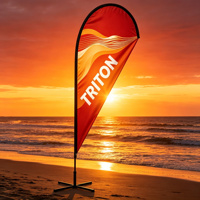 Drapeau en polyester personnalisé TRITON avec mât et base en fibre de verre, logo personnalisé pour une utilisation en publicité extérieure