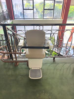 Monte-escalier ou fauteuil monte-escalier avec un design compact et pliable pour les espaces restreints