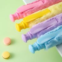 Stylo en peluche super doux de 28 cm, rétractable, en plastique, couleurs macaron, design surdimensionné, cadeau le plus vendu pour Bullet