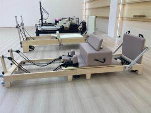 <span class=keywords><strong>Venta</strong></span> comercial de fábrica, conjunto de reformadores de marco de madera sólida importada, reformador plegable portátil, máquinas de Pilates plegables - Product Image 3