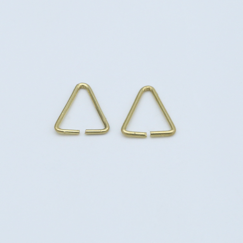 Hebilla triangular en bruto de cobre, 7x9mm