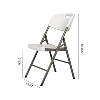 Chaise de jardin empilable moderne et abordable avec accoudoirs, en plastique blanc, résistante à l'eau, design écologique, idéale pour la location événementielle