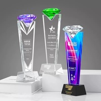 Fabricant PuJiang Design personnalisé Trophée de cristal de diamant Récompenses de compétition sportive Trophée souvenir de cristal d'entreprise personnalisé