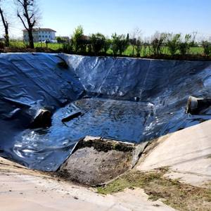 Film Plastik Anti Rembes HDPE Geomembran Pelapis Kolam Danau Sungai Budidaya Perikanan Pertanian Bendungan Tempat Pembuangan Sampah Kolam Budidaya Ikan - Product Image 1