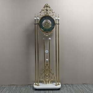 Reloj de pie de lujo de metal dorado, estilo retro europeo, con péndulo hueco, para sala de estar o villa. - Product Image 2