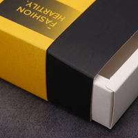 Boîte cadeau en carton blanc personnalisée pour l'emballage des chaussettes, boîte en papier de style tiroir de luxe pour les accessoires vestimentaires