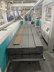 Panel de Pared Ranurado WPC Moderno, Impermeable, Ignífugo e Insonorizante, Fácil de Instalar, para Hogar, Sala de Estar, Cocina, Hotel, Escuela, Hospital - Product Image 1