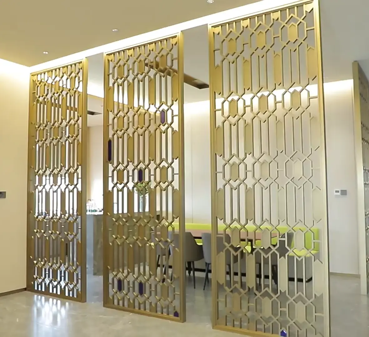 Nouvel diseño de lujo pantallas de aluminio dorado y separadores de ambientes y pantallas de metal artísticas para decoración interior para Tema de oficina