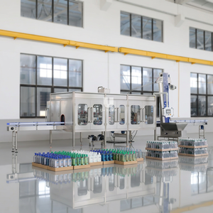 Ligne de production entièrement automatique 3-en-1 pour le remplissage et le bouchage de bidons en PEHD de <span class=keywords><strong>15L</strong></span>/10L pour <span class=keywords><strong>eau</strong></span> pure, huile et produits chimiques - Product Image 1