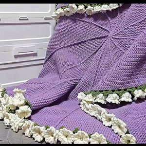Manta de Ganchillo Hecha a Mano con Lana DIY, Lirio de los Valles y Rosa, Paquete de Materiales Creativos para Cambiar el Bouquet, Regalo Novedoso - Product Image 5