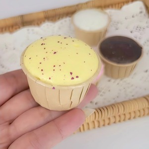 ของเล่นบีบยืดหยุ่นรูปคัพเค้ก PU ขนาด 5 ซม. แบบเหนียวหวาน ขายส่ง ของเล่นบีบคลายเครียดสำหรับเด็กและผู้ใหญ่ - Product Image 3