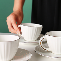 Vente en gros de 24 pièces service de vaisselle en porcelaine osseuse personnalisation service de vaisselle en porcelaine blanche bon marché